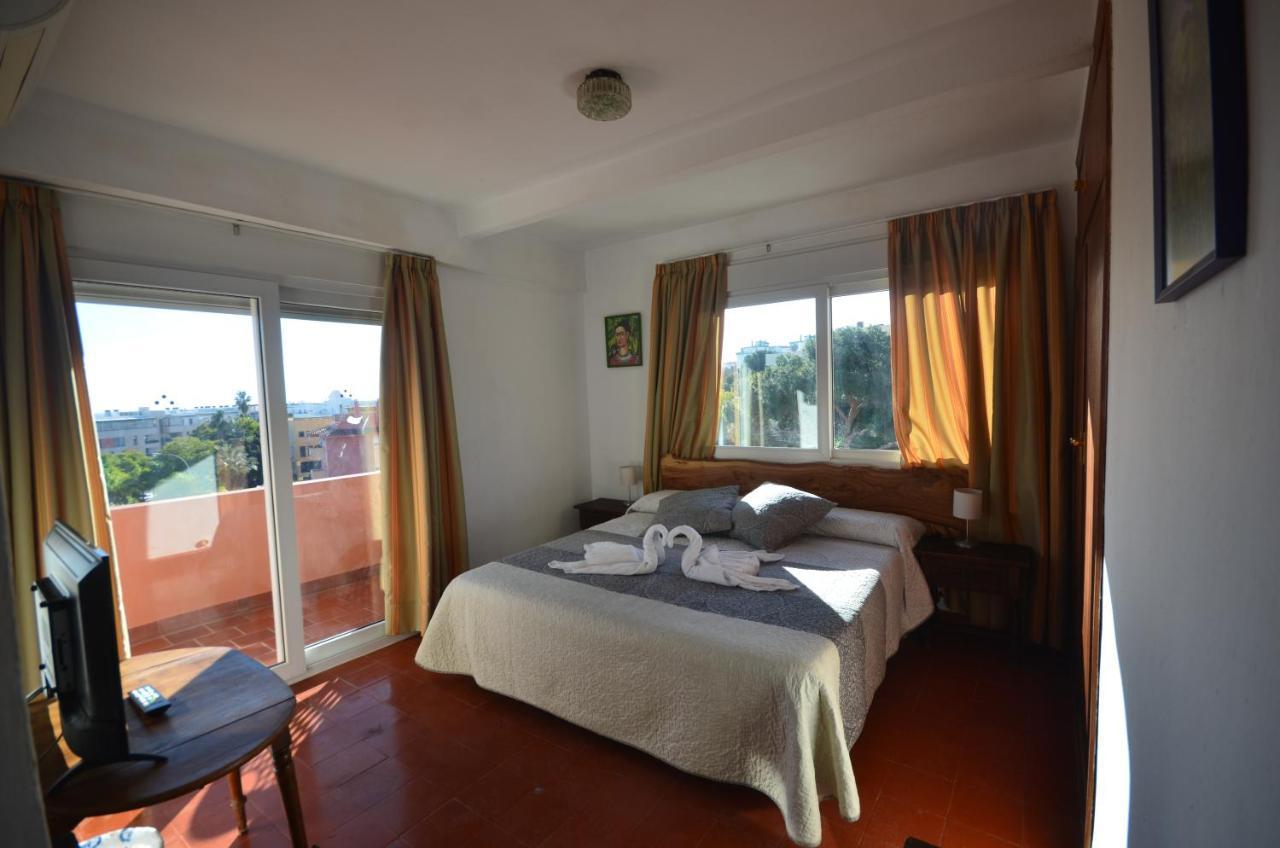 Hostal La Palmera Torremolinos Exterior photo